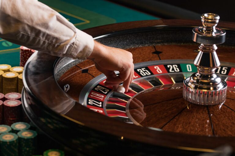 Slots vs. Roulette: A Battle of the Odds